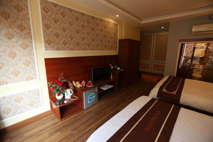 Room 11 of 48