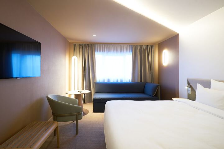 Room 3 of 92