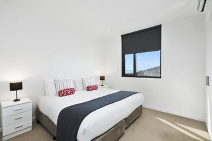 Room 6 of 14