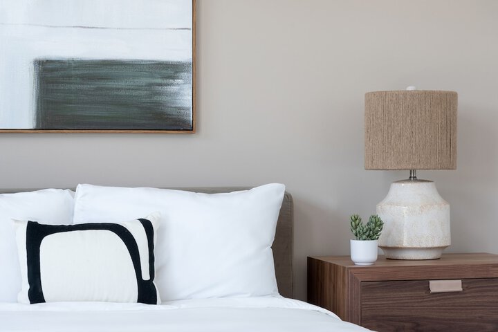 Deluxe Studio 2 Queen Beds Lake View Self Check in with Virtual Front Desk (1 of 16)