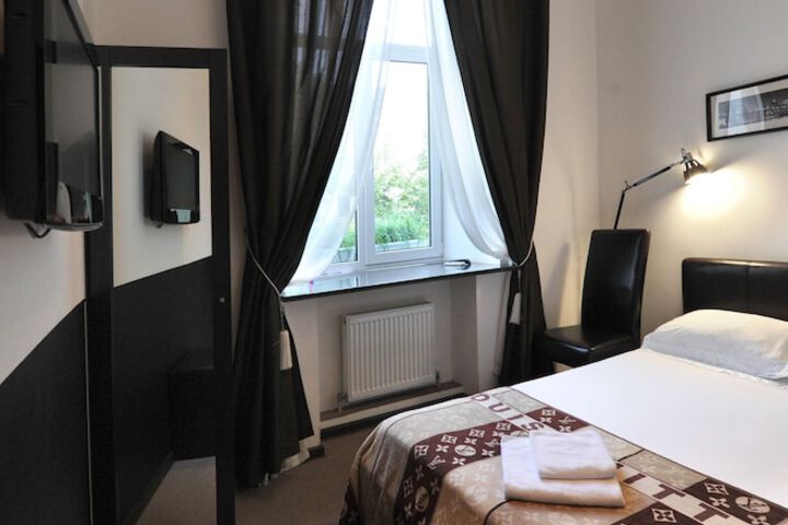 Room 9 of 60