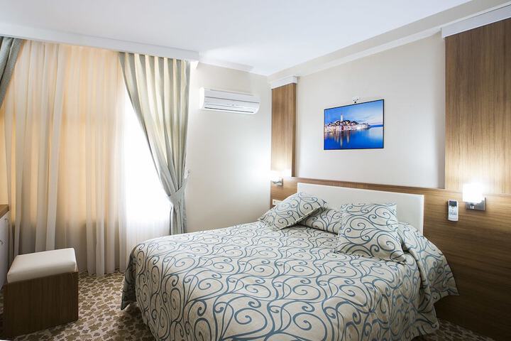 Room 8 of 20