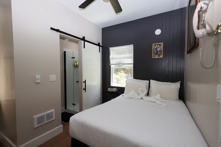Room 26 of 87