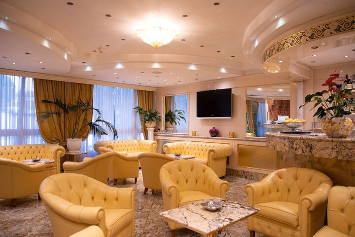 Entrance & Lobby