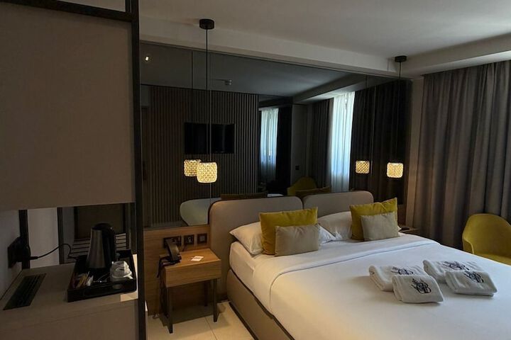 Room 52 of 109