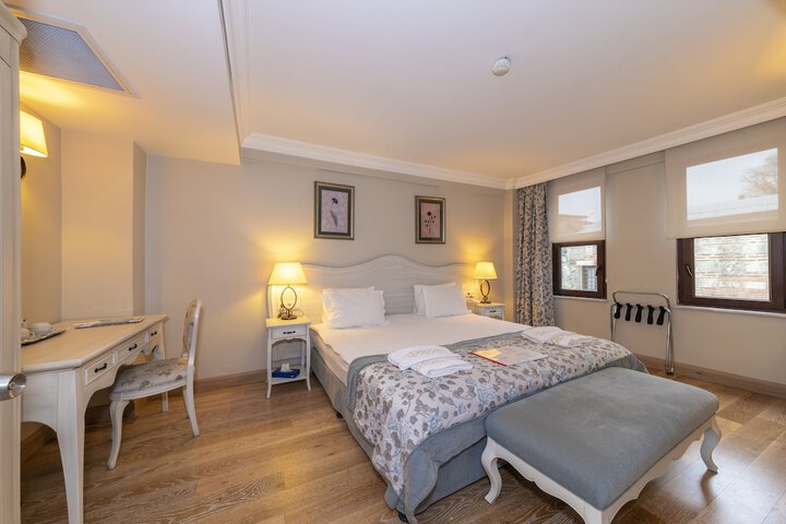 Room 35 of 76
