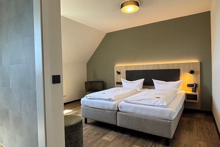 Room 32 of 72