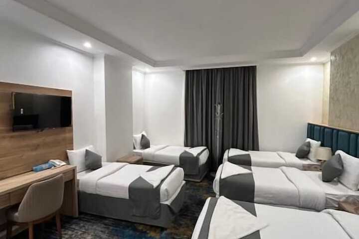 Room 15 of 22