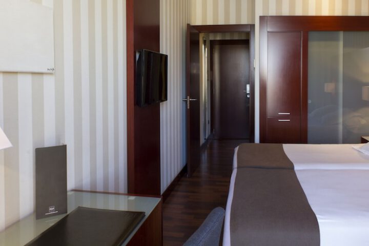 Room 10 of 34