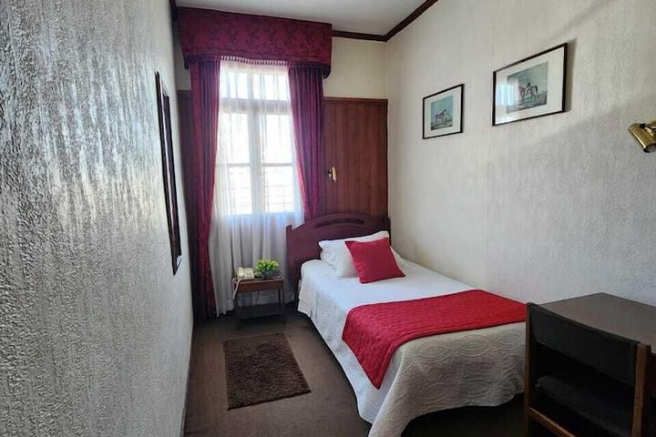 Room 8 of 16