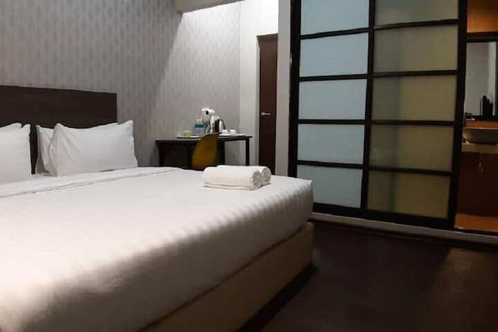 Room 9 of 138