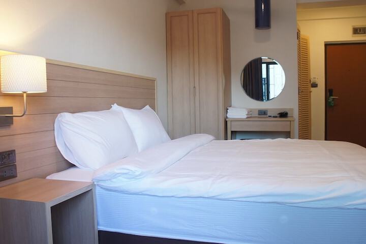 Room 12 of 46
