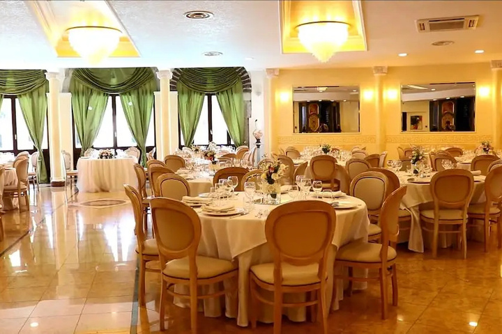 Dining 16 of 18
