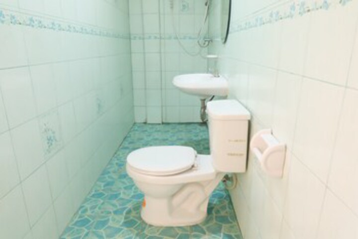 Room 4 of 28