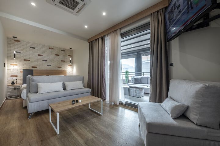 Room 10 of 26
