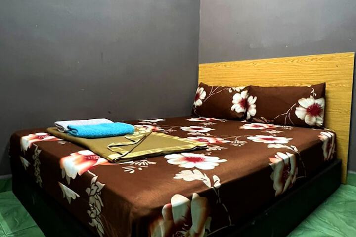 Room 5 of 18