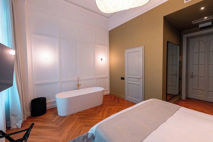 Room 9 of 87