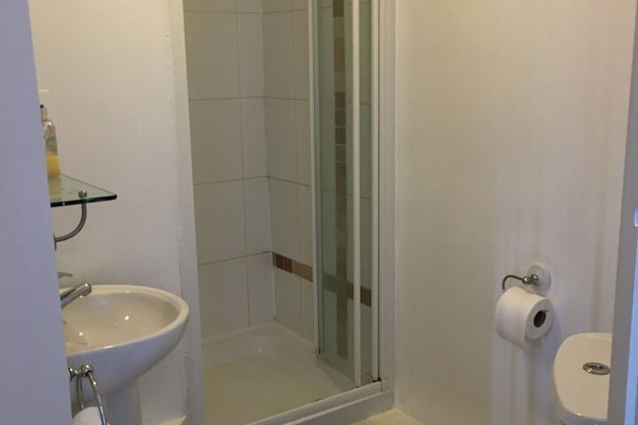 Room 15 of 28