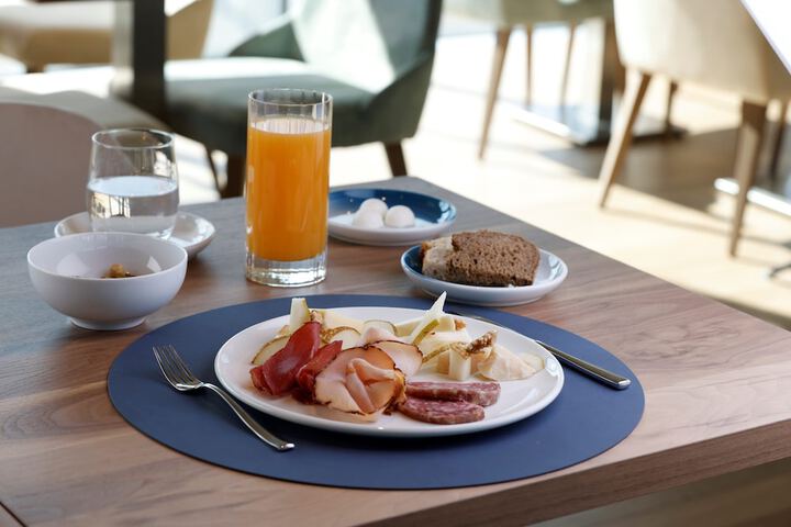 Breakfast/Coffee Service 64 of 82