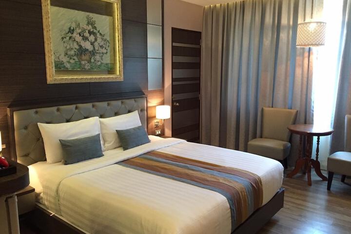 Room 9 of 39