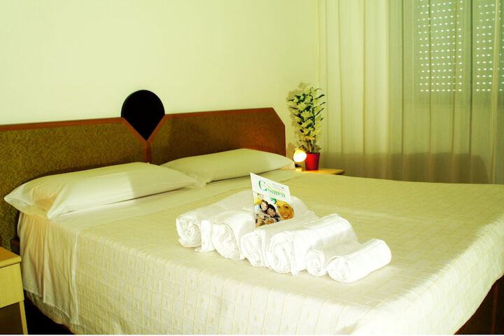 Room 2 of 36
