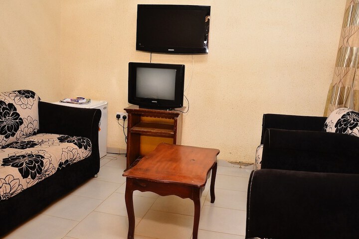 Room 8 of 37