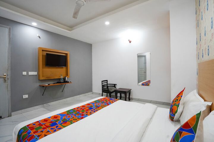 Room 12 of 24