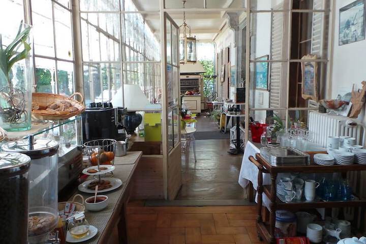 Breakfast area