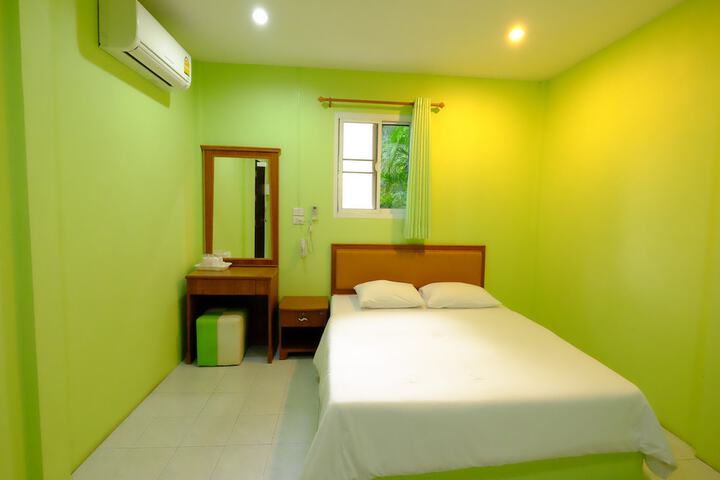 Room 7 of 12