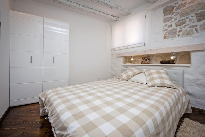 Room 6 of 35