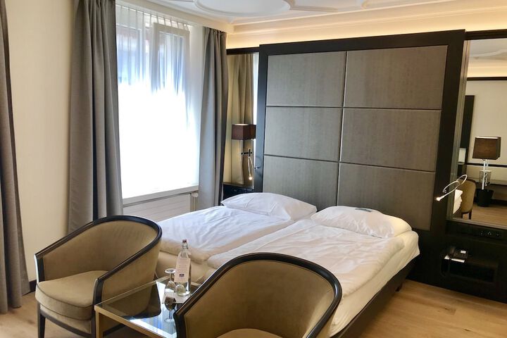 Room 17 of 103