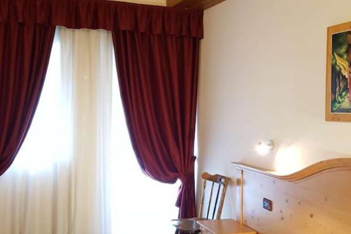 Room 6 of 37