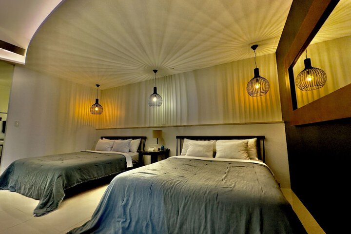 Room 40 of 193