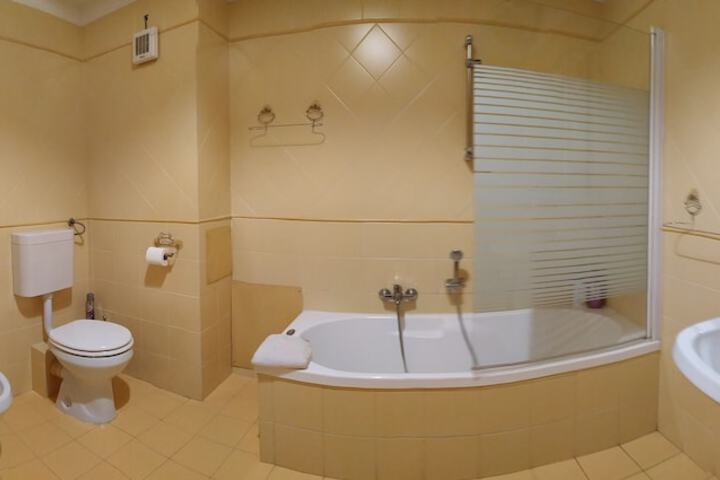 Room 29 of 36