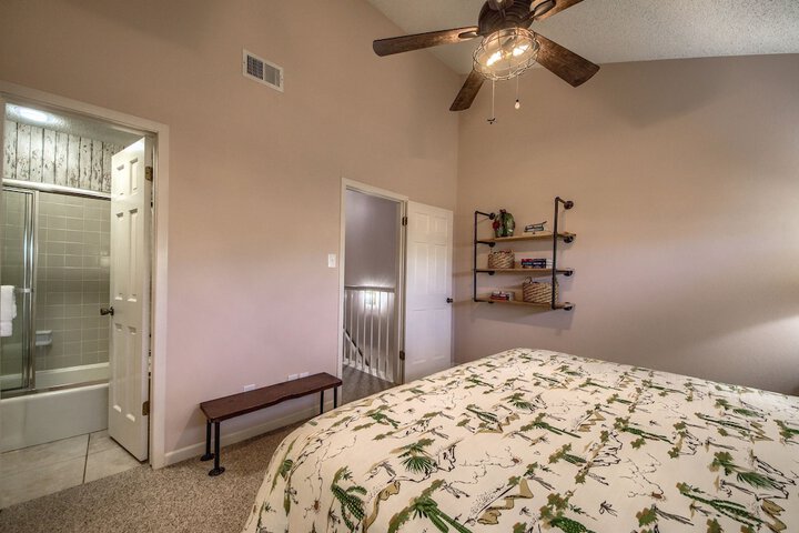 Room 3 of 43
