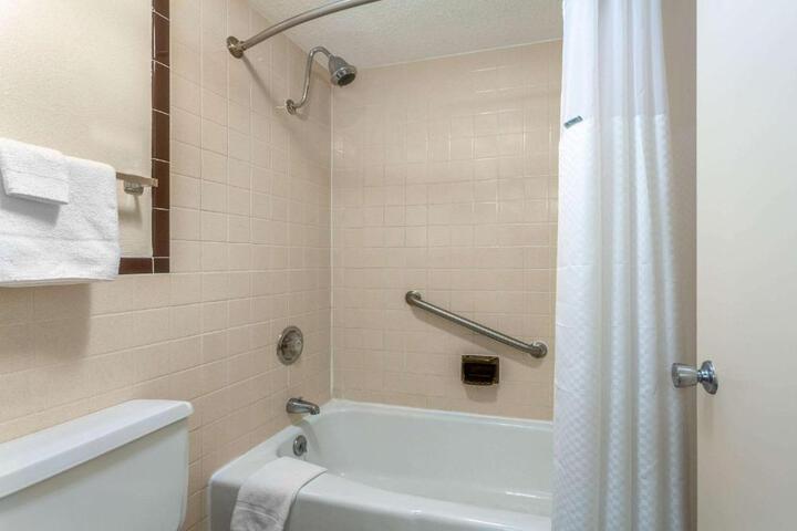 2 Double Beds (6 of 6)