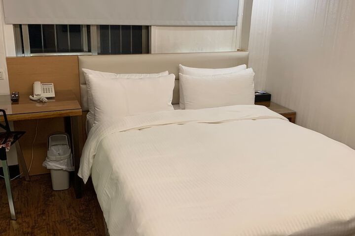 Room 14 of 40