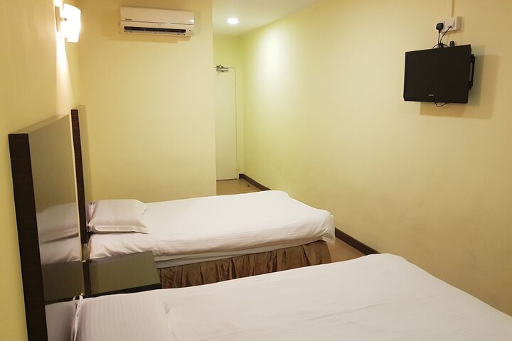 Room 27 of 40