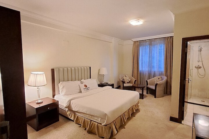 Room 18 of 28