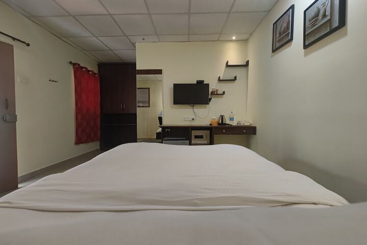 Room 6 of 27