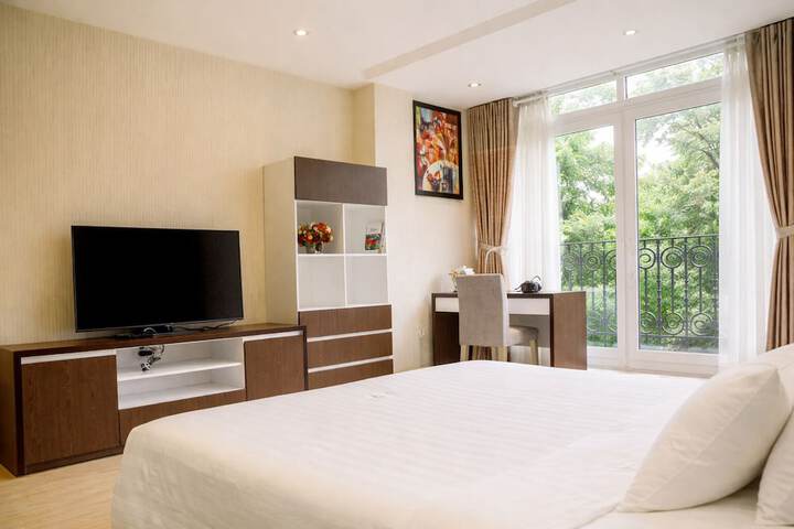 Room 7 of 18