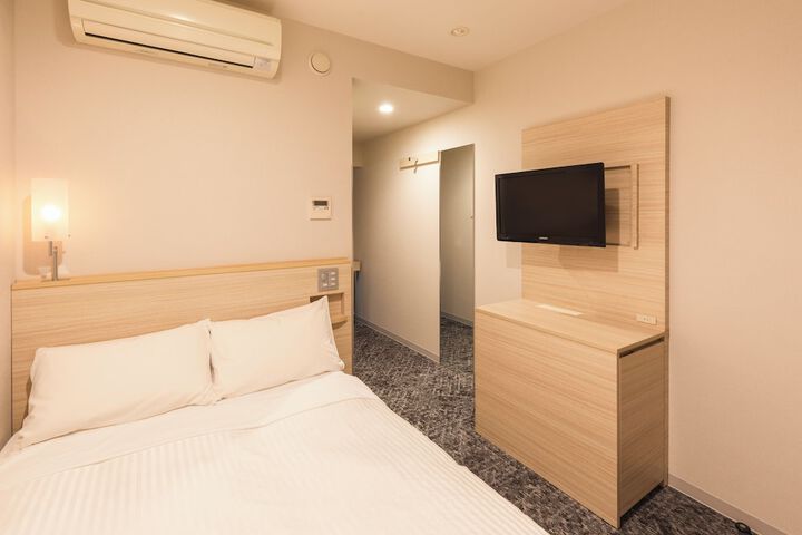 Room 5 of 32