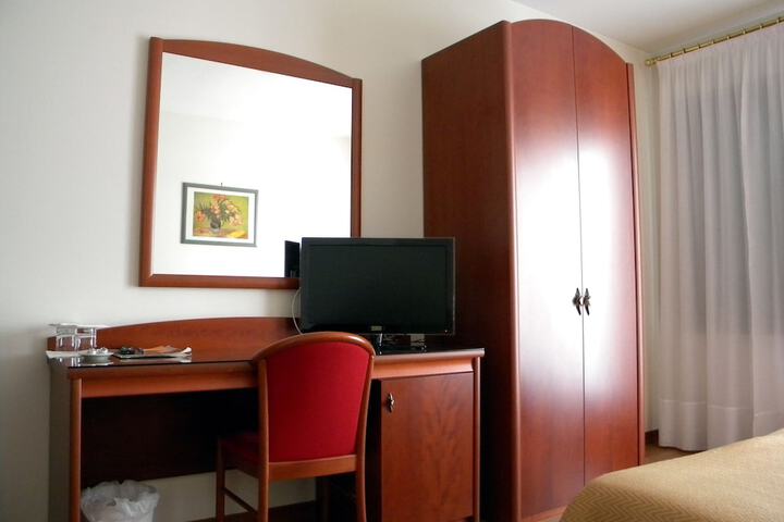 Room 15 of 58
