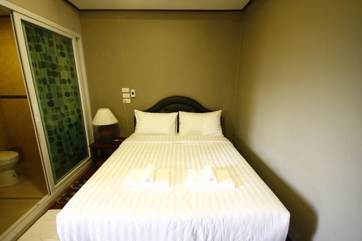 Room 10 of 52