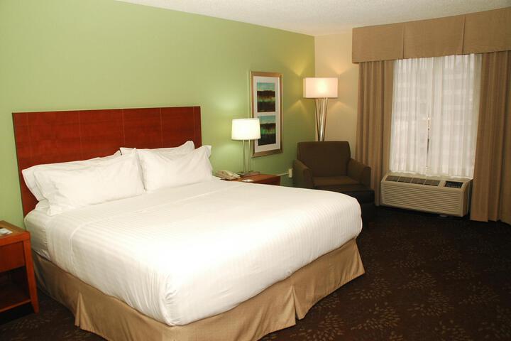 1 Queen Bed (7 of 16)