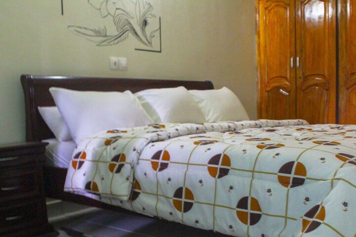 Room 4 of 13