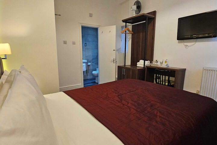 Room 10 of 37