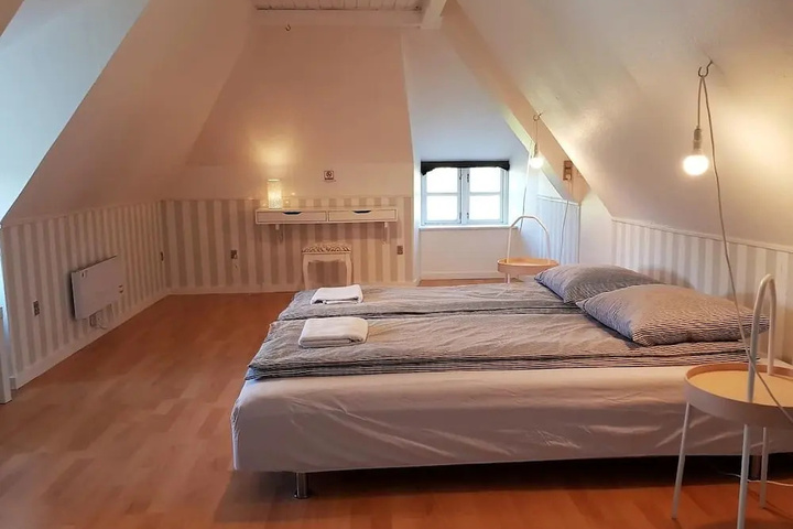Room 5 of 14