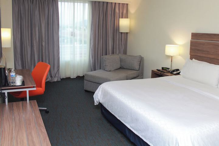 Room 14 of 100