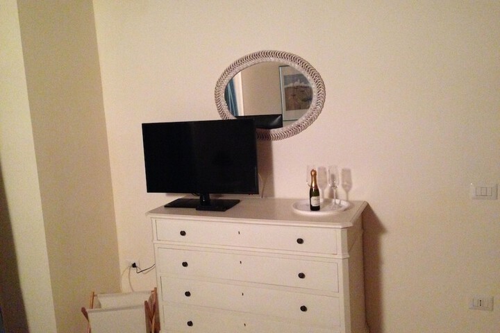 Room 12 of 36